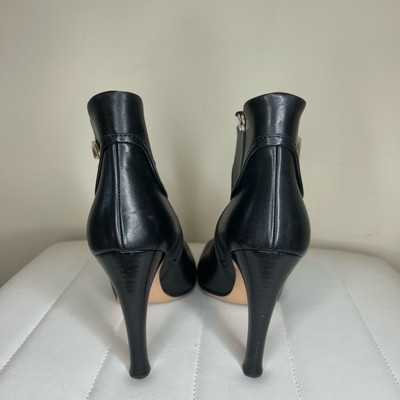 GUCCI Black Leather Booties with Large Gold GG Logo - Size 8 - Picture 4 of 5
